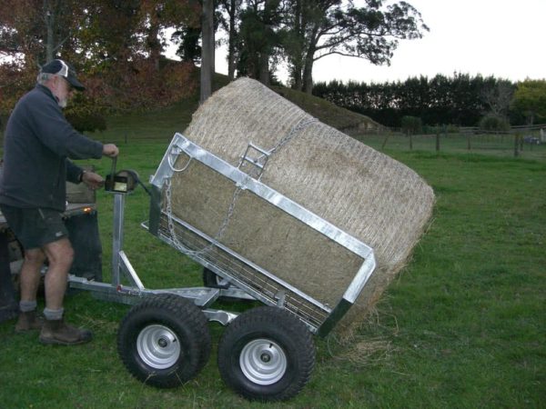 Large Bale Feeders - Eziload Chariot Self Loading